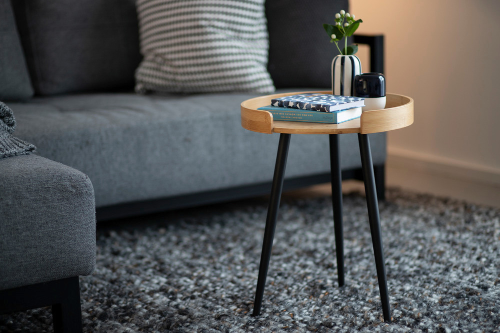 Petite table basse ronde, table d'appoint bout de canapé bois, pied métal noir,   en bambou et métal