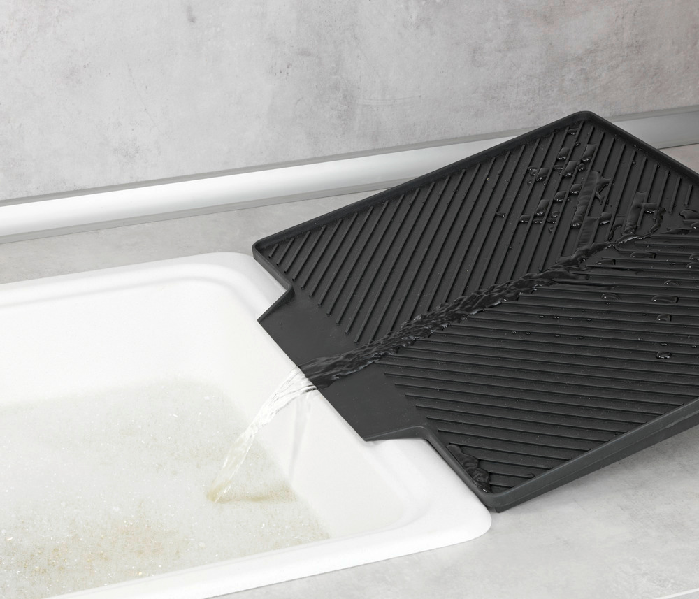 Egouttoir vaisselle cuisine noir Nelia avec tapis egouttoir  Surface inclinée pour un écoulement optimal de l'eau